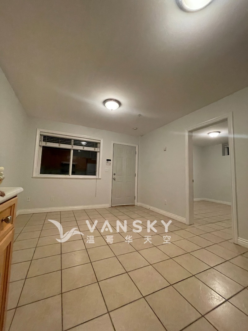 260425164821_2. Living Rm.jpg